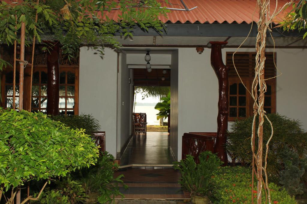 Wila Safari Hotel Tissamaharama Exterior foto