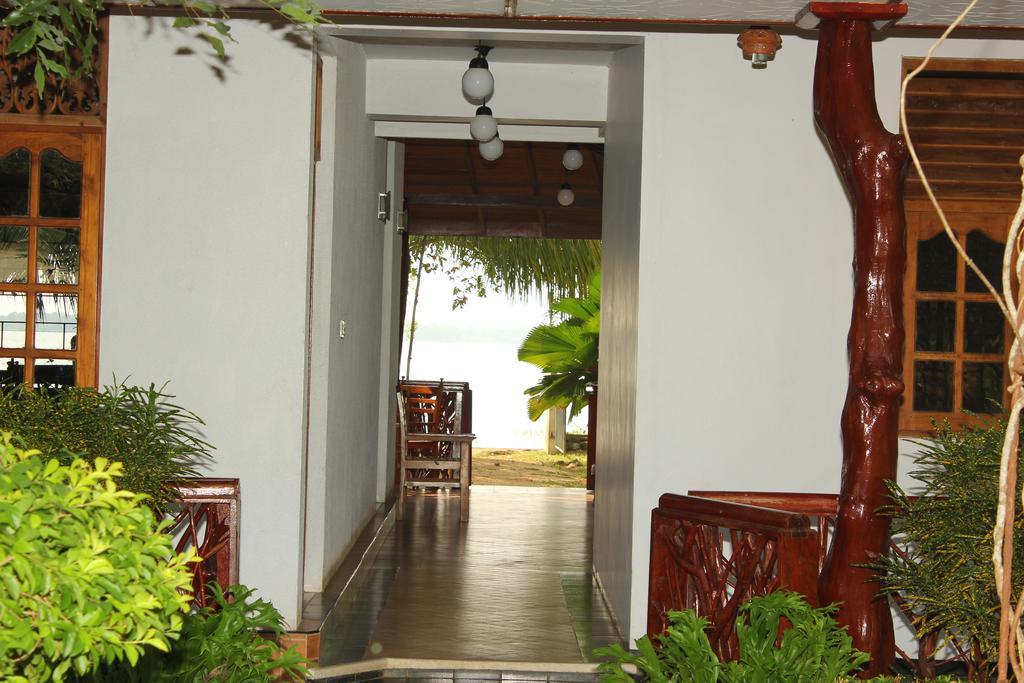 Wila Safari Hotel Tissamaharama Exterior foto