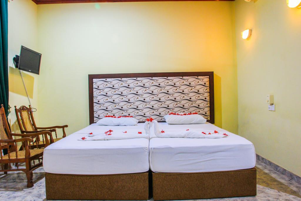 Wila Safari Hotel Tissamaharama Exterior foto